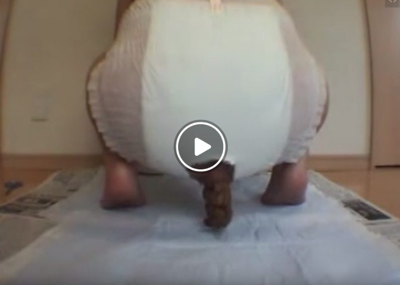 自分の脱糞姿を自撮りするのが趣味なギャル