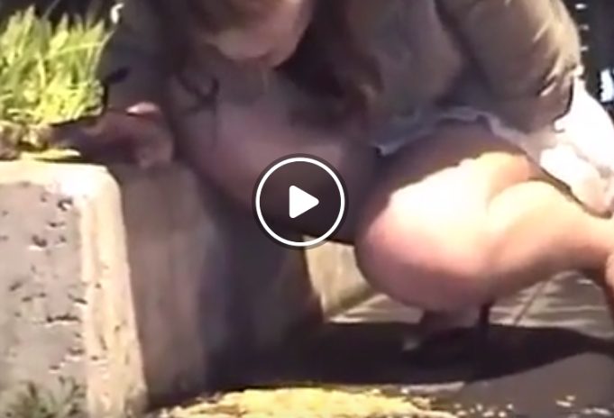 ラーメンをゲロする女の子