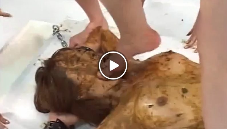 うんこ塗れ肉体の女性