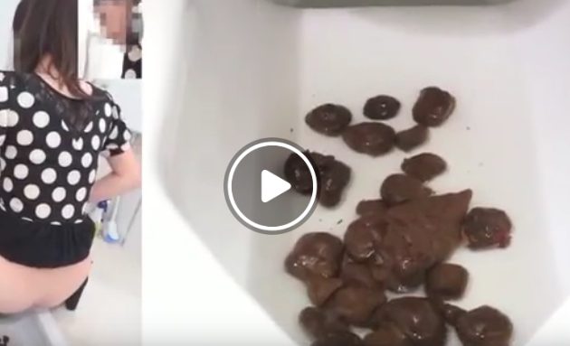 和式トイレでコロコロうんこ排泄