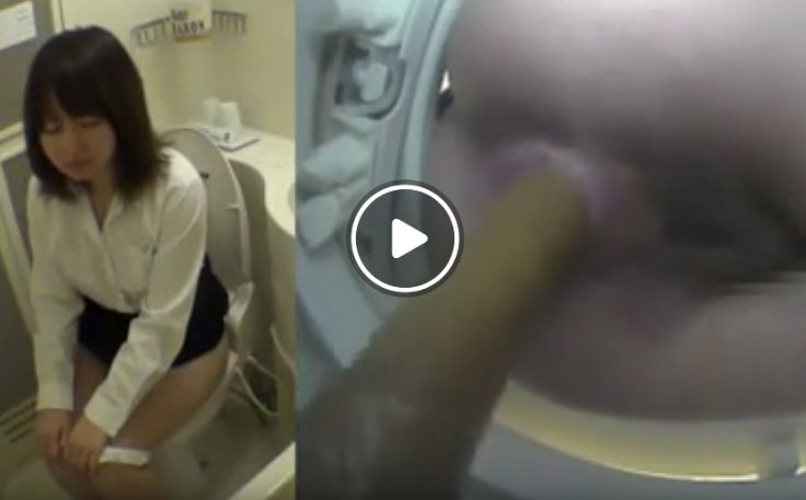 JKが脱糞後に指でオナニー