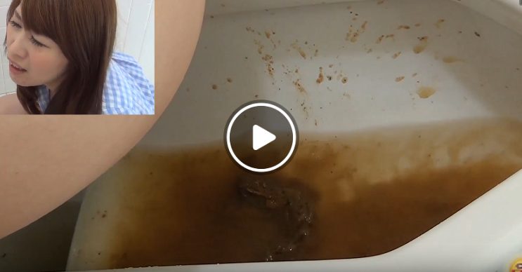 一気に下痢便を排泄するお姉さん